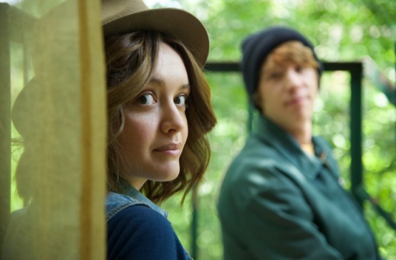 Olivia Cooke as “Rachel” and Thomas Mann as “Earl” in ME AND THE DYING GIRL. Photo by Anne Marie Fox. © 2015 Twentieth Century Fox Film Corporation All Rights Reserved