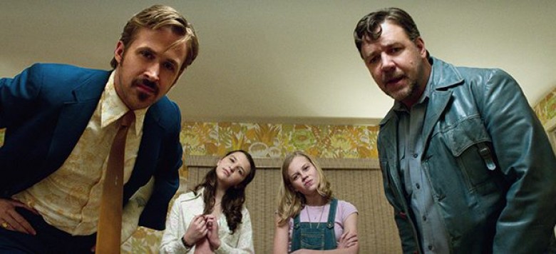 © 2016 NICE GUYS, LLC Photo Credit: Courtesy of Warner Bros. Pictures Caption: (L-r) RYAN GOSLING as Holland March, DAISY TAHAN as Jessica, ANGOURIE RICE as Holly and RUSSELL CROWE as Jackson Healy in Warner Bros. Pictures’ action comedy “THE NICE GUYS,” 