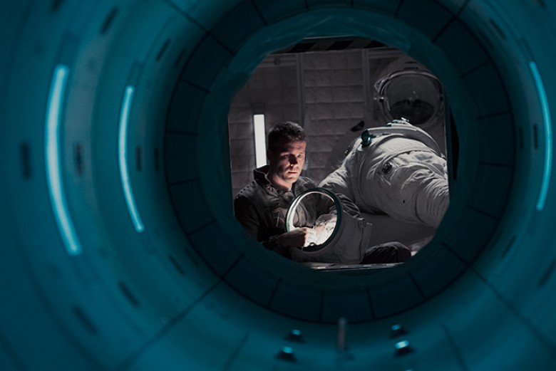 Rory Adams (Ryan Reynolds) in Columbia Pictures’ LIFE. PHOTO BY: Alex Bailey © 2017 CTMG, Inc. All Rights Reserved. **ALL IMAGES ARE PROPERTY OF SONY PICTURES ENTERTAINMENT INC. FOR PROMOTIONAL USE ONLY. SALE, DUPLICATION OR TRANSFER OF THIS MATERIAL IS S