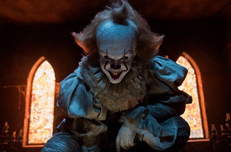 © 2017 WARNER BROS. ENTERTAINMENT INC. AND RATPAC-DUNE ENTERTAINMENT LLC. ALL RIGHTS RESERVED Photo Credit: Brooke Palmer Caption: BILL SKARSGÅRD as Pennywise in New Line Cinema’s horror thriller “IT,” a Warner Bros. Pictures release.