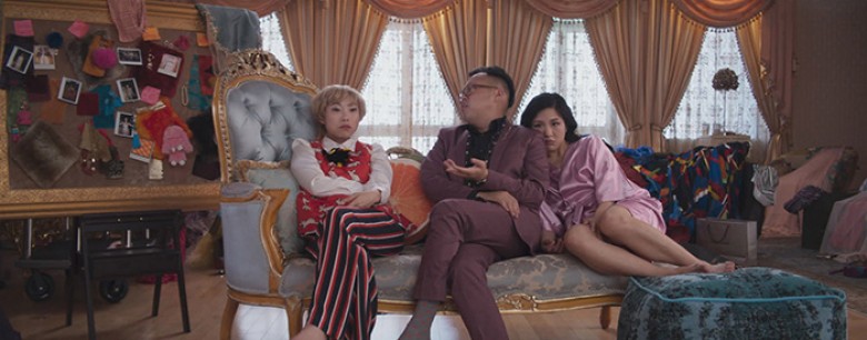 © 2018 WARNER BROS. ENTERTAINMENT INC. AND KIMMEL DISTRIBUTION, LLC Photo Credit: Courtesy of Warner Bros. Pictures Caption: (L-R) AWKWAFINA as Peik Lin, NICO SANTOS as Oliver and CONSTANCE WU as Rachel in Warner Bros. Pictures’ and SK Global Entertainmen