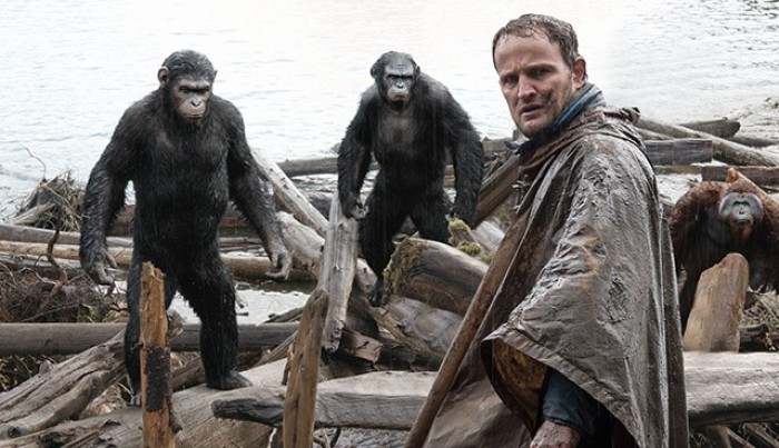 Malcolm (Jason Clarke) tries to make peace with Caesar (Andy Serkis), Koba (Toby Kebbell) and Maurice (Karin Konoval). Photo credit: WETA TM and © 2014 Twentieth Century Fox Film Corporation.