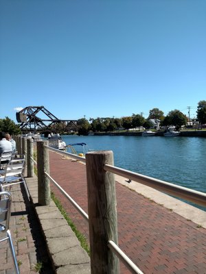 The Dockside Bar & Grill