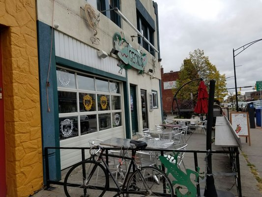 Gecko's Bar and Grille