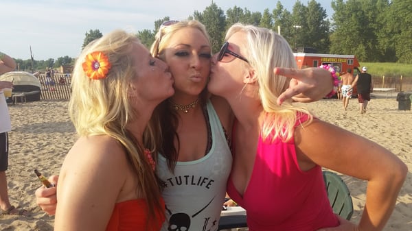 Woodlawn Beach Tiki Bar