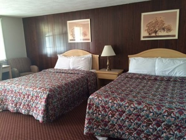 Fels Three Crown Motel